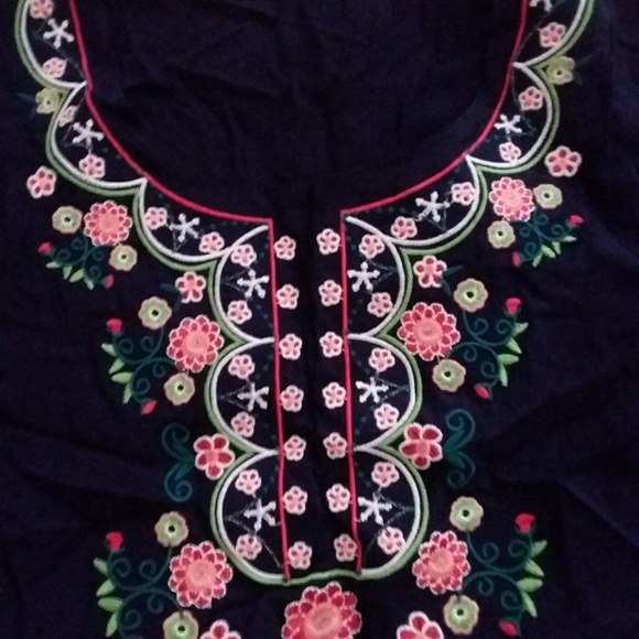 NWOT Embroidered Foral Bell Sleeve Peasant Blouse - Picture 2 of 5
